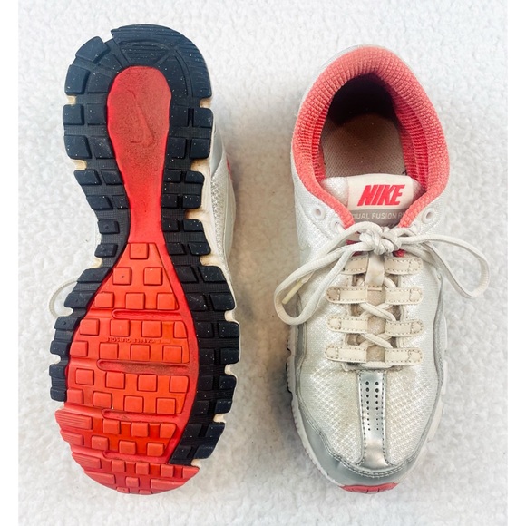 (VTG) NIKE • Y2K White/Silver/Salmon Dual Fusion Athletic Runners - Picture 5 of 16